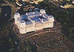 Verhüllter Reichstag aus dem Hubschrauber fotografiert