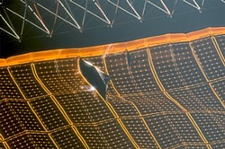 Beschädigtes ISS-Solarsegel 